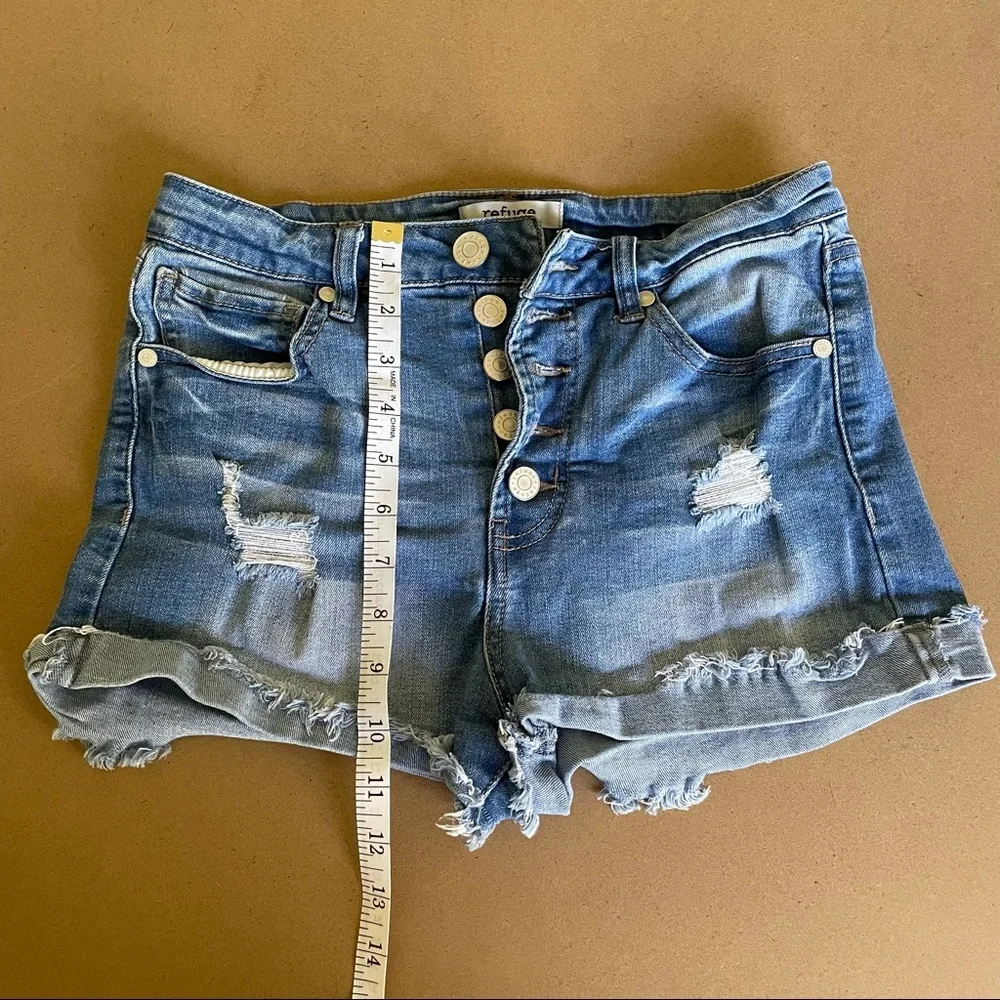 Refuge Distressed Jean Shorts - Picture 4 of 8